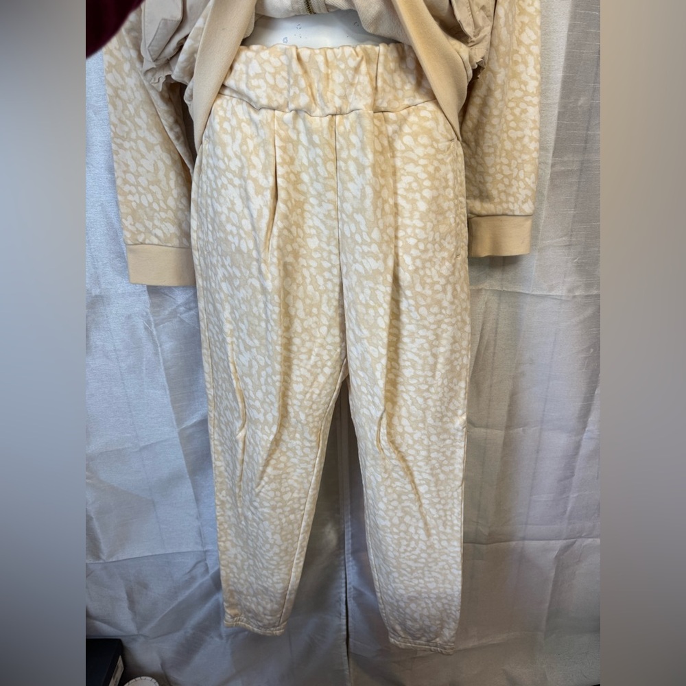 Fabletics chill leisure set - Picture 5 of 10